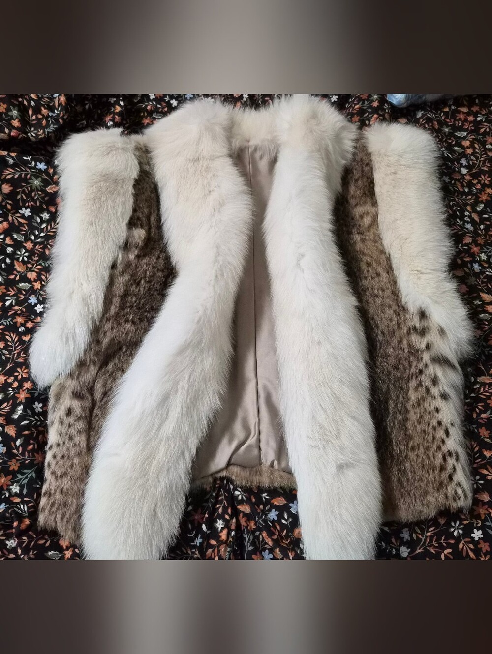 Luxury Women's Lynx Fur Vest With Fox Fur Trim